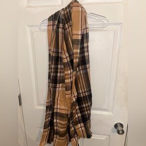 Women’s Fringed Check Scarf